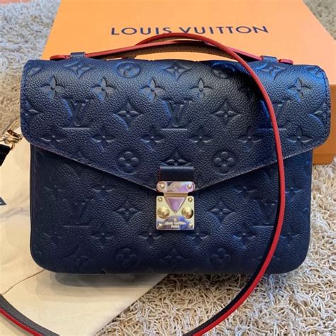 louis vuitton pochette métis bijenkorf|Louis Vuitton monogram empreinte.